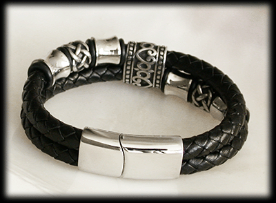 Snyggt läderarmband med inslag av keltiska delajer. - 3