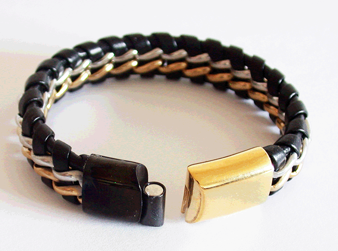 Rejält läderarmband. - 2
