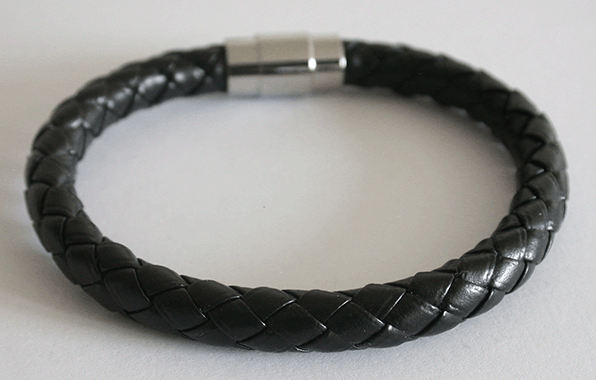 Vanligt enkelt läderarmband. - 2