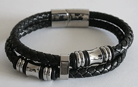 Vackert läderarmband. - 2
