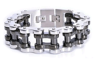 23.5 mm. Blank. MC Armband i svart rostfritt stål. 
