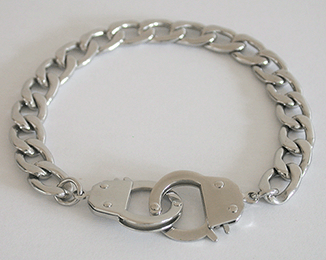 Handklov armband i rostfritt stål.