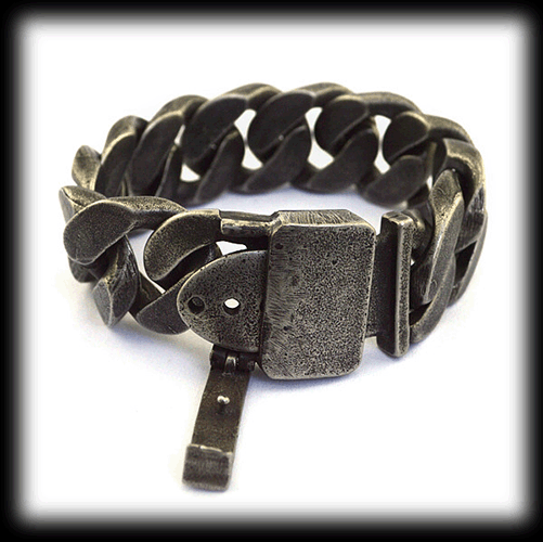 25 mm. Oljig look. Pansarlänk armband i grått stål. - 2