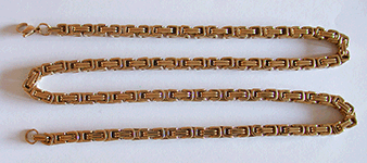 5 mm. Manglad kejsarlänk halsband i guldfärgat rostfritt stål.