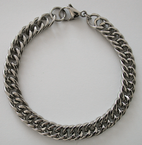 Armband i stål. 9 mm.