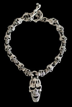 Brutalt dödskalle armband i Äkta silver.