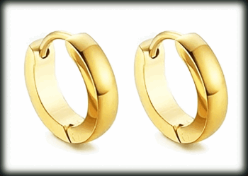 2 x 14 mm. Blanka örhängen i guldpläterat rostfritt stål.