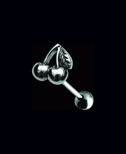 BLSC80 Rockig tungpiercing med körsbär.