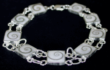 Armband i Äkta silver med Shiva snäcka.