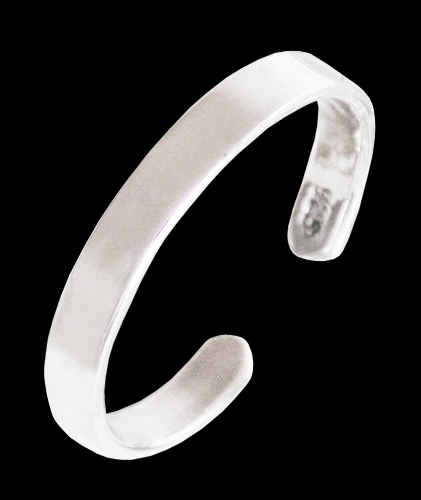 3.1 mm. Slät, platt tåring i Äkta silver.