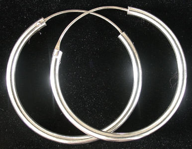 Slät öronring i Äkta silver.