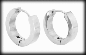 4 x 14 mm. Blanka örhängen i rostfritt stål .