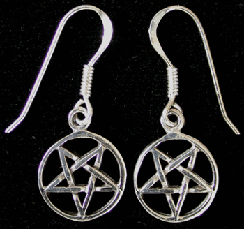 Upp och ned vända Pentagram örhängen i Äkta silver.