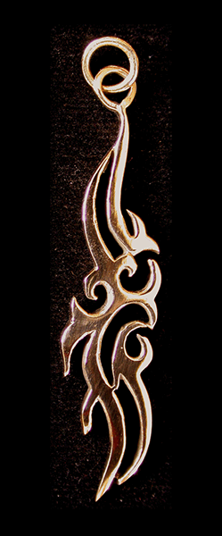 Bronshänge med Tribal. - 2