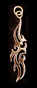 Bronshänge med Tribal.