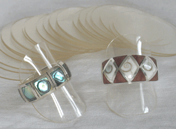 Ringdisplay i genomskinlig plast.