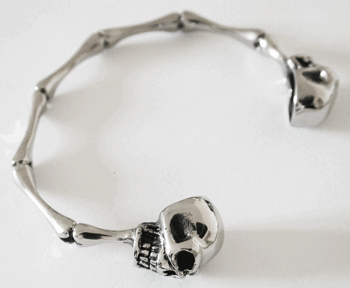 Dödskalle armband i stål.