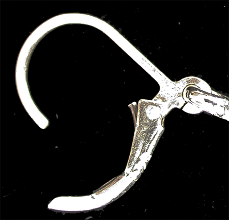 Örhängen med revolver i Äkta silver. - 2