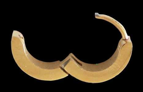 3.6 mm. Guldfärgade stålörhängen. - 3