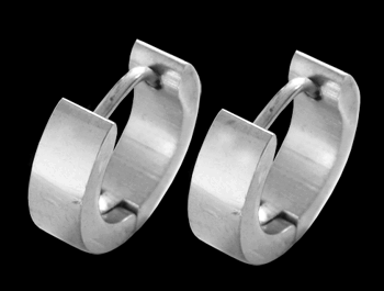 4.0 mm. Blanka stålörhängen.