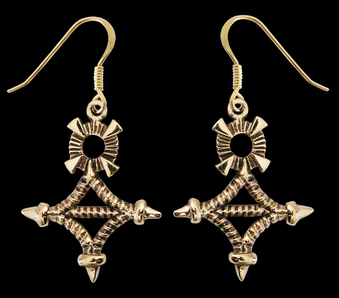 Vikingastil örhängen i brons.