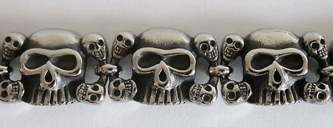 Scull and bones armband. - 3