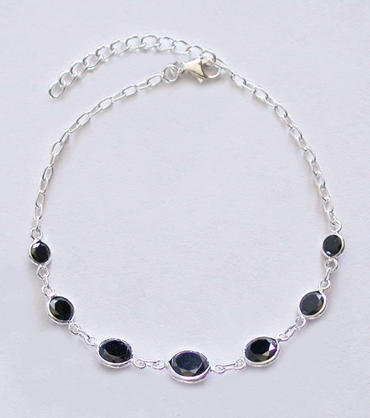 Armband i Äkta silver med svart CZ.