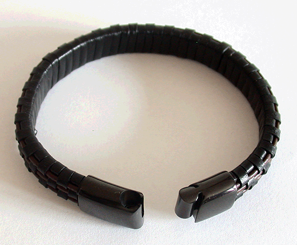 Flätat läderarmband i mörkrött och svart läder. - 3