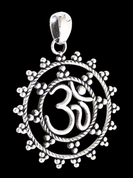Indiskt Ohm-smycke / Aum hänge i Äkta silver.
