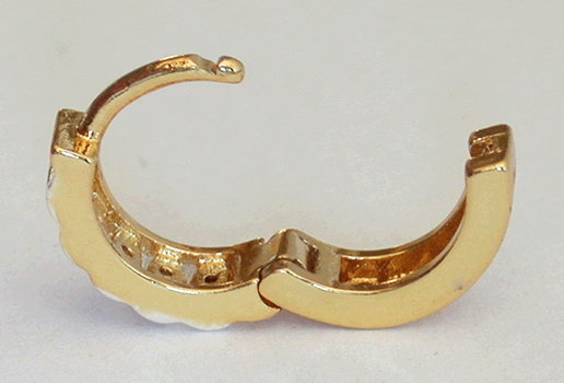 4.0 mm. "Golden bling" stålörhängen. - 3