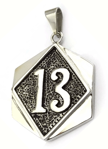 13 halsband i stål. - 2