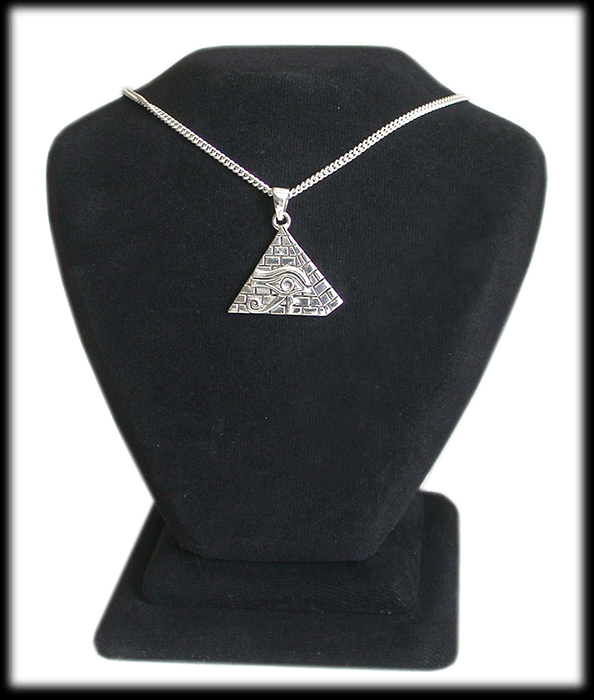 Horus halsband med Cheopspyramiden. - 2