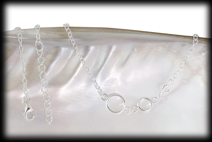 Silver halsband för henne. - 2