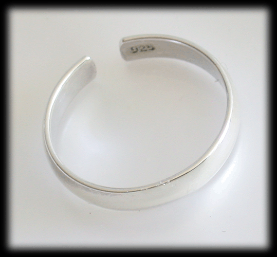 3.3 mm. Välvd tåring i Äkta silver. - 2