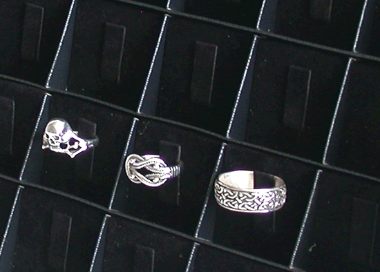 Ringdisplay med krokar. - 3