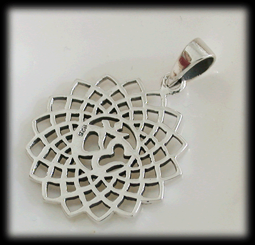 Ohm hänge med detaljrik lotusblomma i Äkta silver. - 3