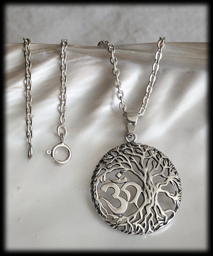 25 mm. Ohm och Livets träd hänge - Yggdrasil - Mimers brunn i Äkta silver. - 2