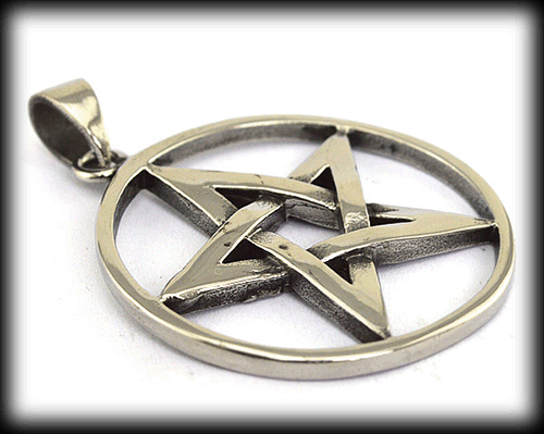 37 mm. Pentagram hänge i rostfritt stål. - 2