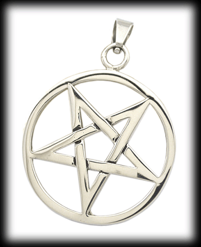 37 mm. Upp och ned vänt Pentagram hänge i rostfritt stål.