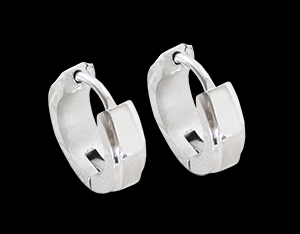 4.0 mm. Blanka stålörhängen.