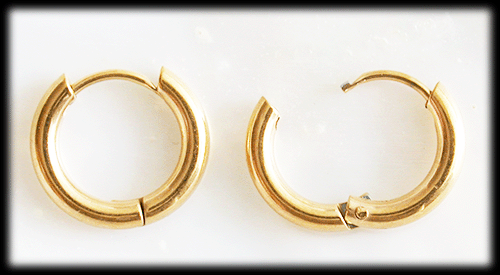 2.5 x 14 mm. Öronringar i guldpläterat rostfritt stål. - 3