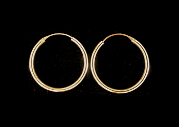 15 mm. Släta öronringar i brons.