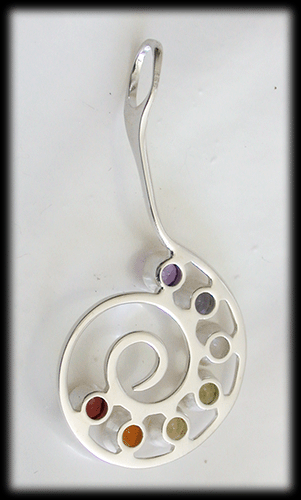 Spiral halsband med chakra stenar. - 3