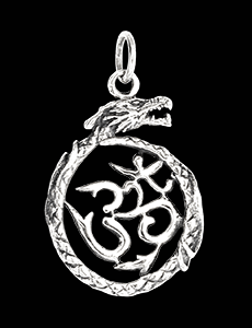 Stort Aum / Ohm hänge i Äkta silver med drake.