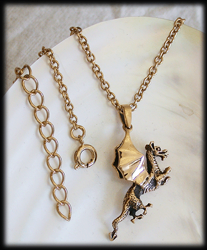 Drakhänge i brons. - 3