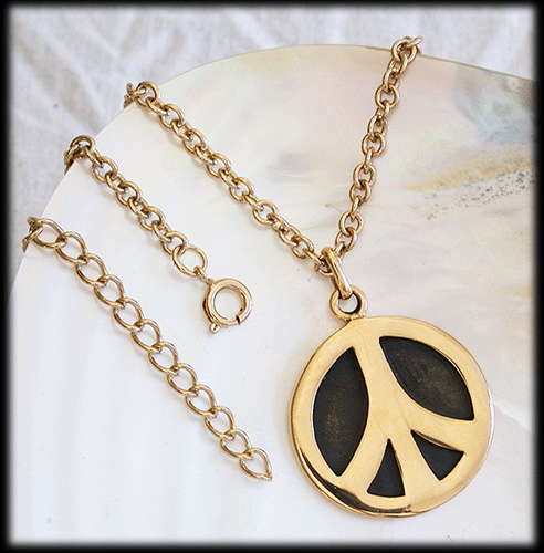 29 mm. Peace smycke i brons. - 3
