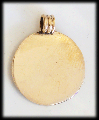 Halsband med vikingaskepp i brons. - 2