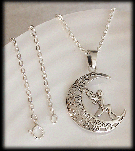 "Ferry in the moon" älva hänge i Äkta silver. - 2