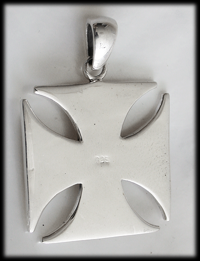 30 mm. Stort Malteserkors i Äkta silver. - 3