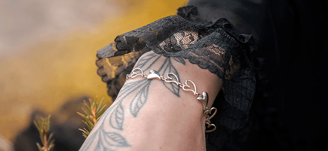 Vi säljer armband i Äkta silver  